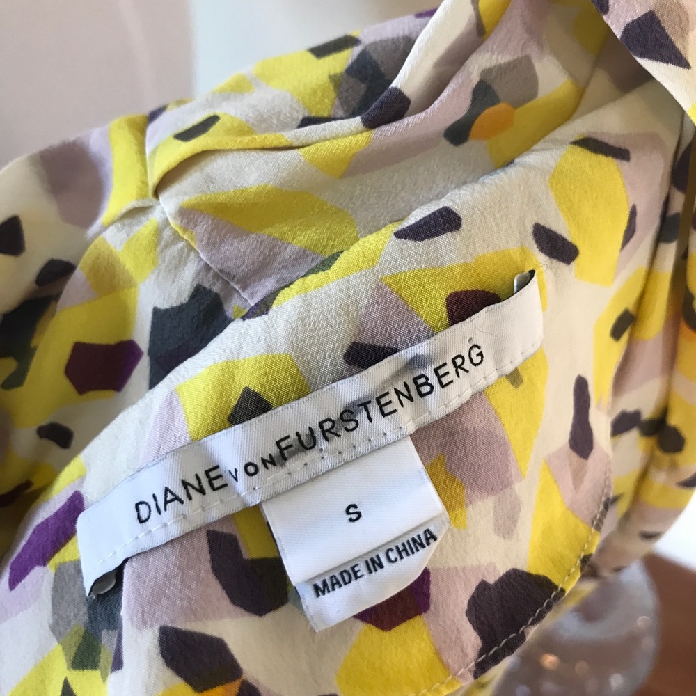 SILK DIANE vonFURSTENBERG BLOUSE, SIZE SMALL - Picture 4 of 5
